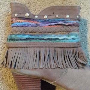 Dolce by Mojo Moxy Fringe Boots | Size 4